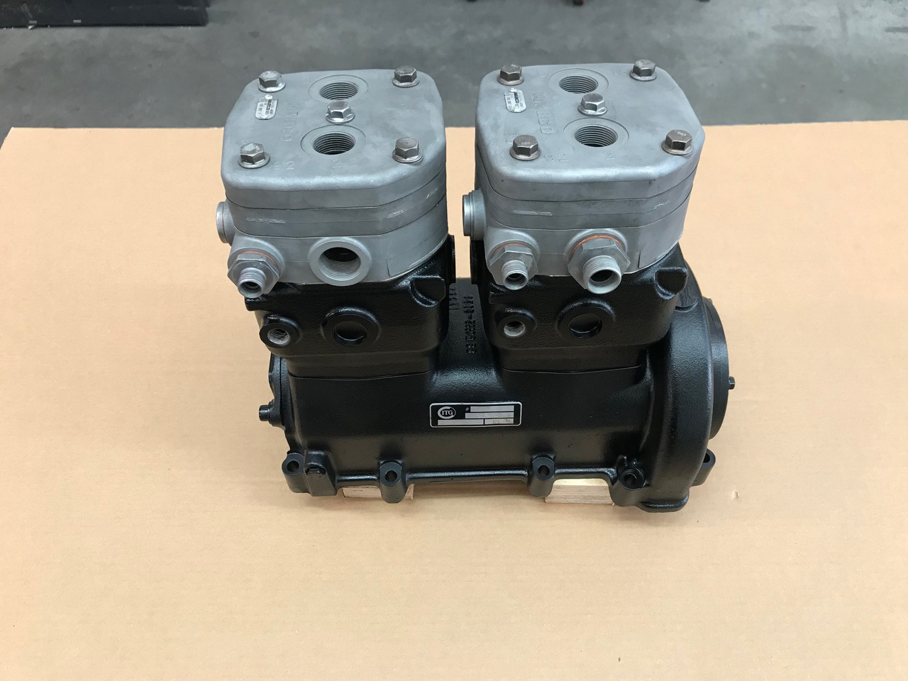 COMPRESSORE ARIA BICILINDRICO RAFFREDDATO AD ACQUA - MAN 51541007190 - Air compressor: picture 1 COMPRESSORE ARIA BICILINDRICO RAFFREDDATO AD ACQUA - MAN 51541007190 - Air compressor: picture 1