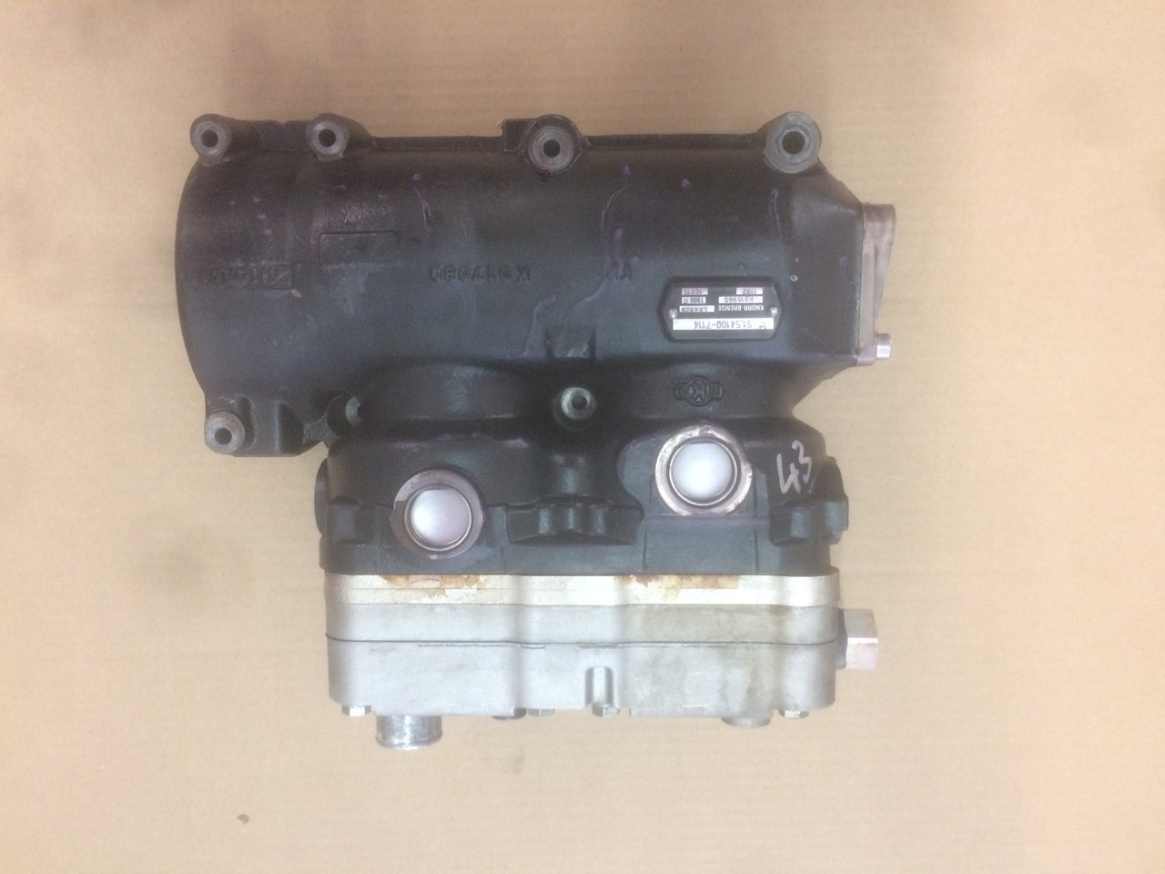 COMPRESSORE ARIA BICILINDRICO SENZA PRESA DI FORZA MAN / KNORR - Air compressor: picture 3 COMPRESSORE ARIA BICILINDRICO SENZA PRESA DI FORZA MAN / KNORR - Air compressor: picture 3