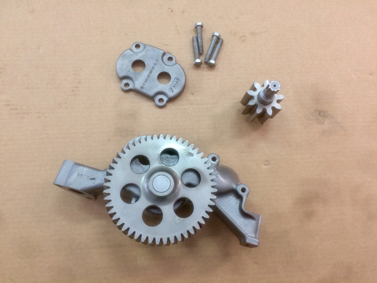 POMPA OLIO MOTORE MERCEDES OM457HLA - Oil pump for Truck: picture 3 POMPA OLIO MOTORE MERCEDES OM457HLA - Oil pump for Truck: picture 3