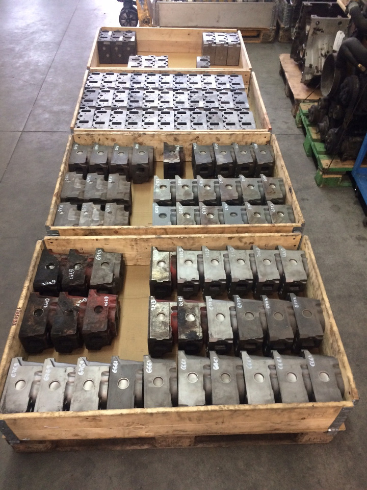 TESTATA MOTORE MAN D2865 / D2866 2V / D2876 2V / D2848 2V / D2840 2V / D2842 2V - Cylinder head: picture 4 TESTATA MOTORE MAN D2865 / D2866 2V / D2876 2V / D2848 2V / D2840 2V / D2842 2V - Cylinder head: picture 4