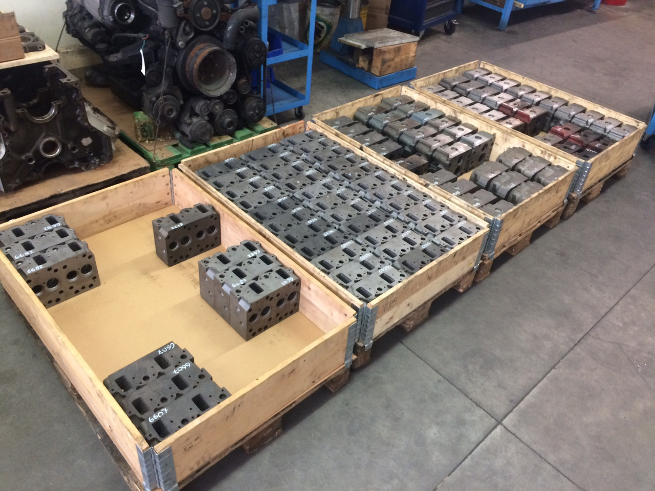 TESTATA MOTORE MAN D2865 / D2866 2V / D2876 2V / D2848 2V / D2840 2V / D2842 2V - Cylinder head: picture 4 TESTATA MOTORE MAN D2865 / D2866 2V / D2876 2V / D2848 2V / D2840 2V / D2842 2V - Cylinder head: picture 4
