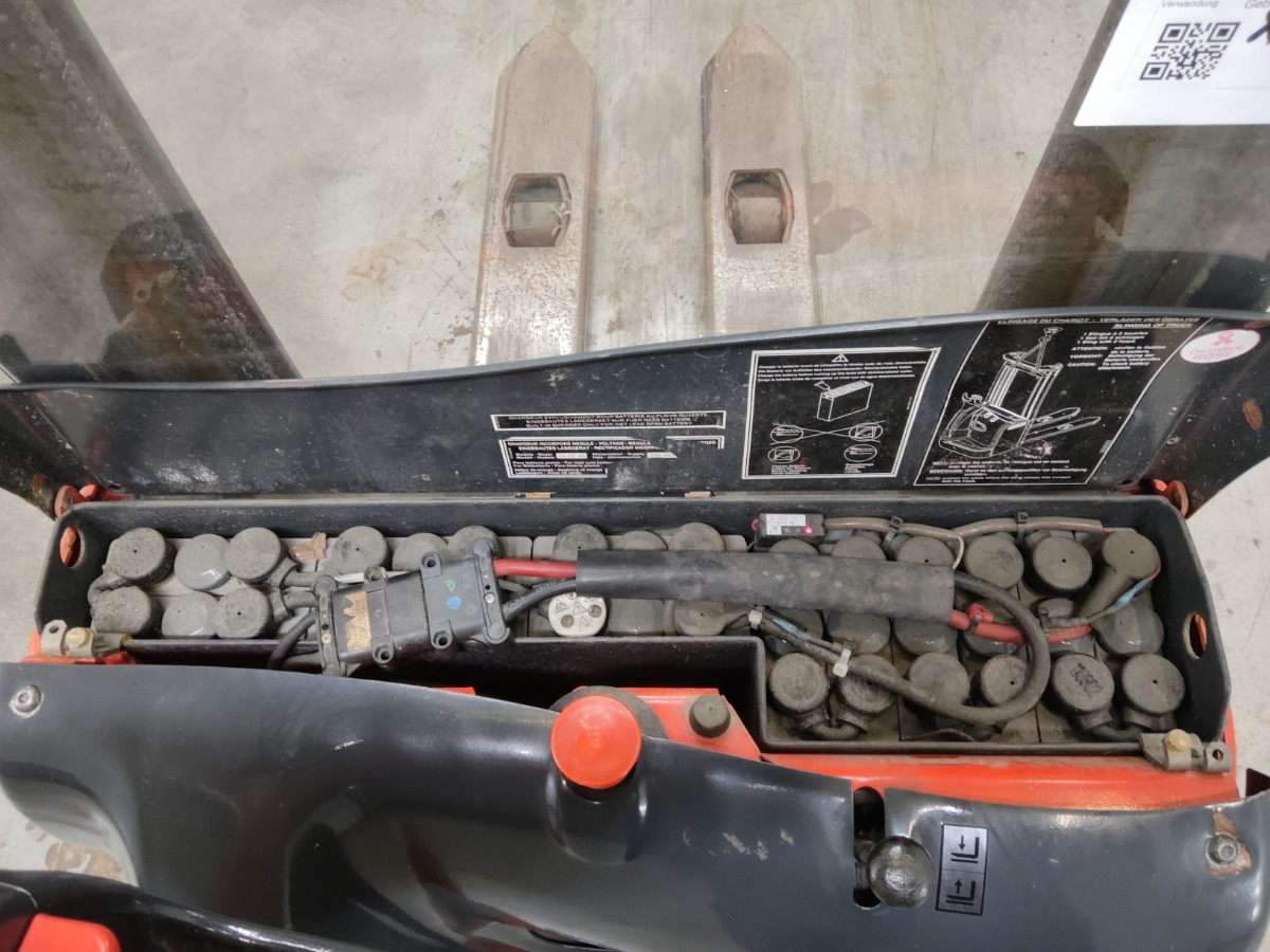 Linde L12 - Stacker: picture 4 Linde L12 - Stacker: picture 4