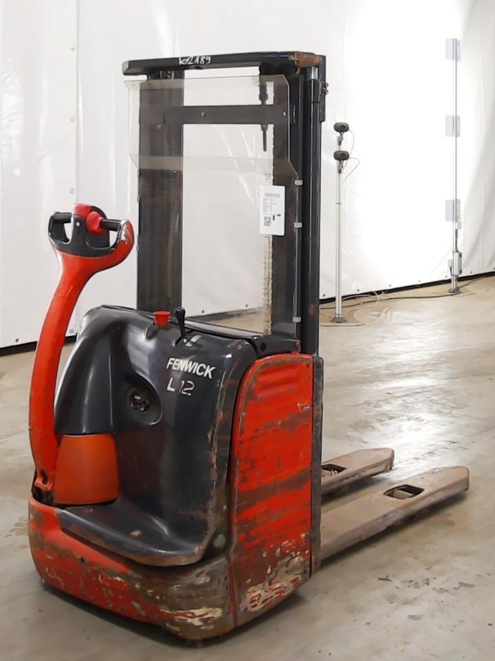Linde L12 - Stacker: picture 2 Linde L12 - Stacker: picture 2