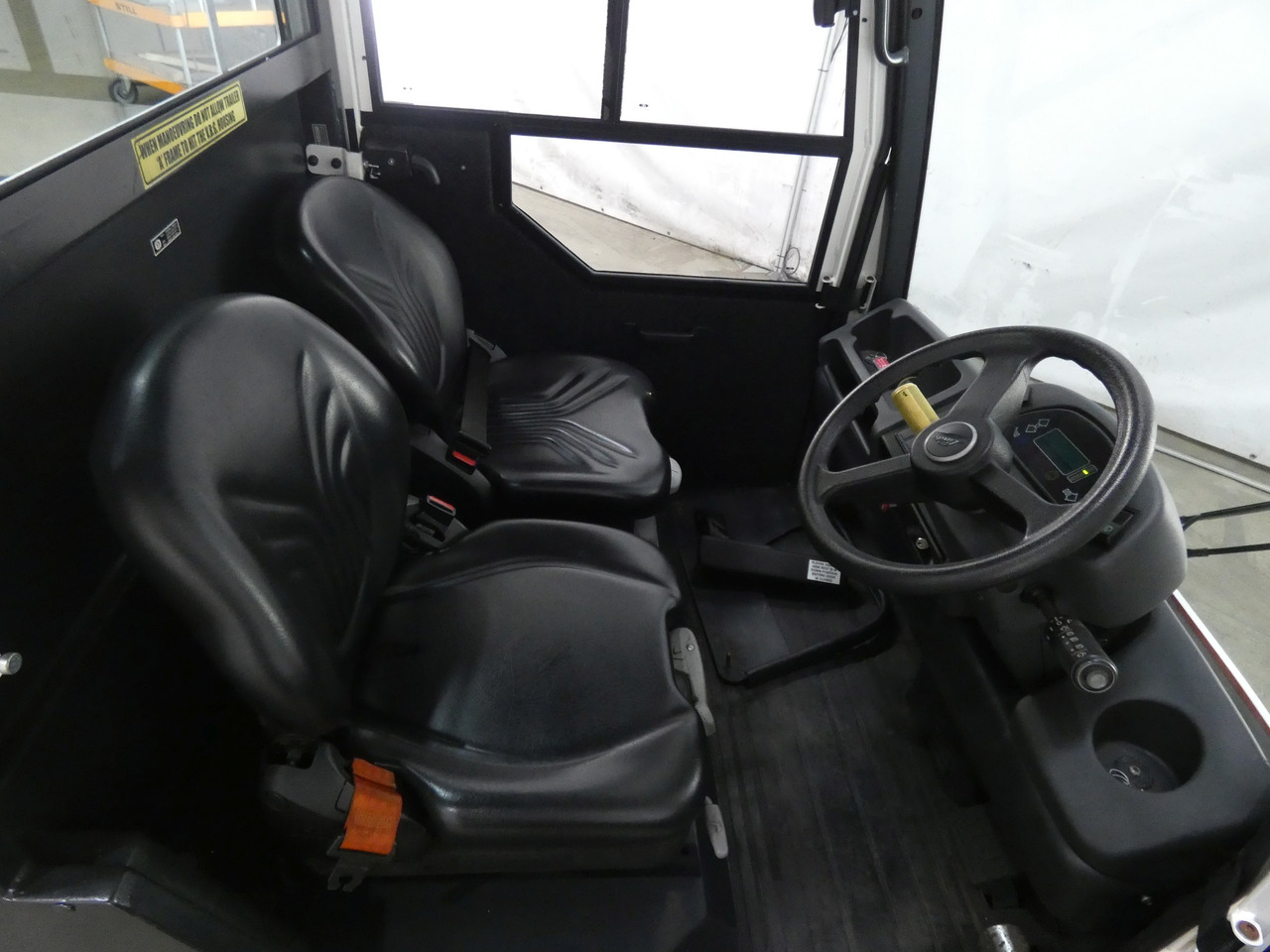 Linde P250 - Tow tractor: picture 3 Linde P250 - Tow tractor: picture 3