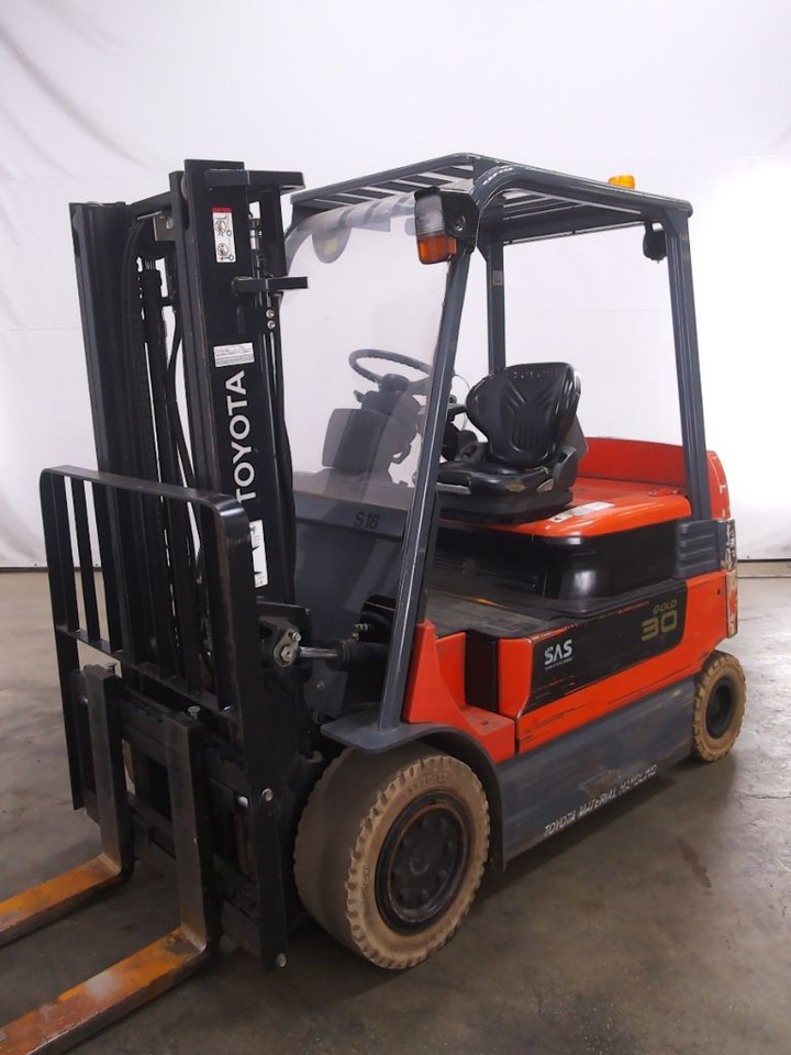 Electric forklift Toyota 7FBMF30: picture 1