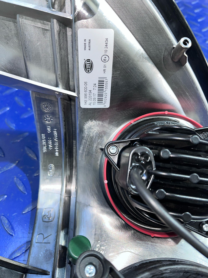 HELLA Headlight Set 1KE996 600-05 / 06 - Headlight: picture 5 HELLA Headlight Set 1KE996 600-05 / 06 - Headlight: picture 5