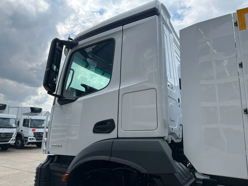 New Tank truck Mercedes-Benz Arocs 3340 6x4 Water Tank Truck: picture 10