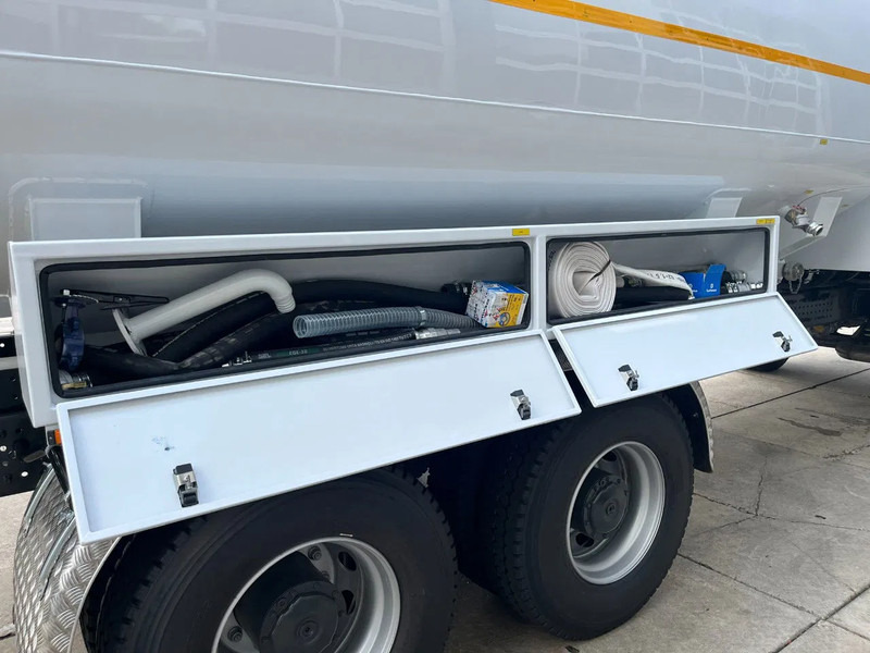 New Tank truck Mercedes-Benz Arocs 3340 6x4 Water Tank Truck: picture 16