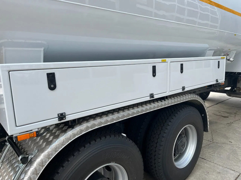 New Tank truck Mercedes-Benz Arocs 3340 6x4 Water Tank Truck: picture 15