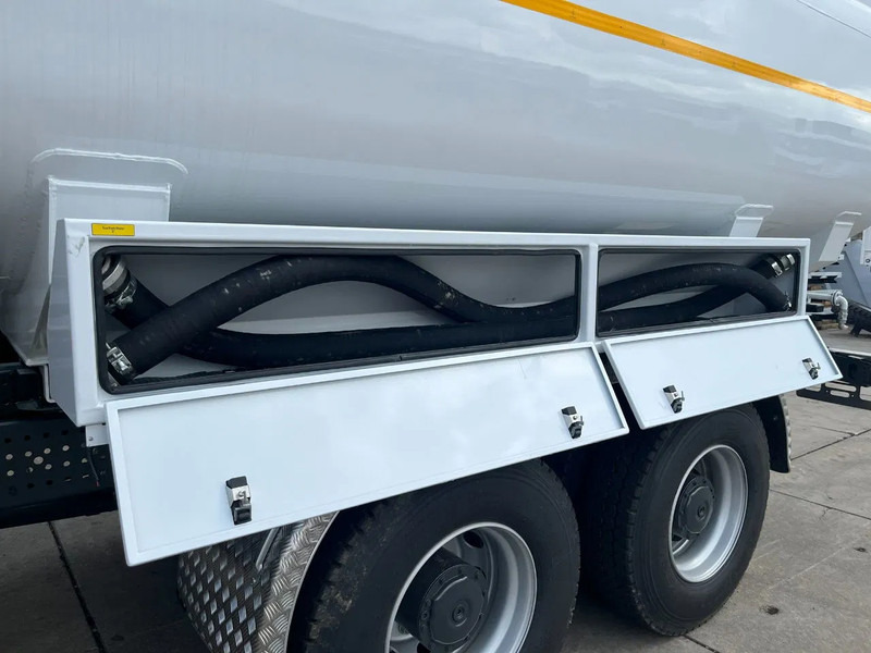 New Tank truck Mercedes-Benz Arocs 3340 6x6 Water Tank Truck: picture 17