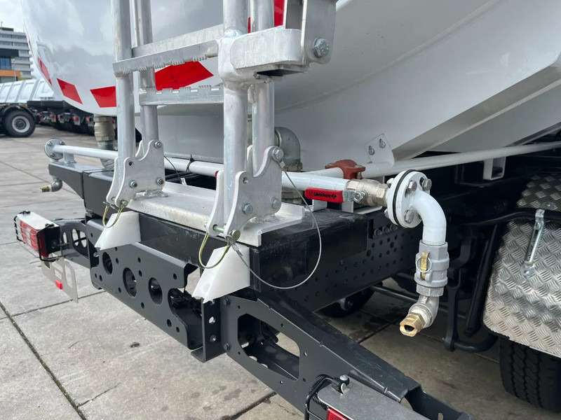 New Tank truck Mercedes-Benz Arocs 3340 6x6 Water Tank Truck: picture 14