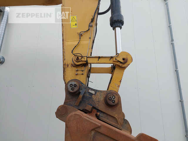 Crawler excavator Cat 390FL: picture 9