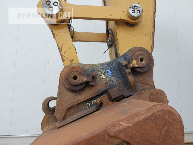 Crawler excavator Cat 390FL: picture 13