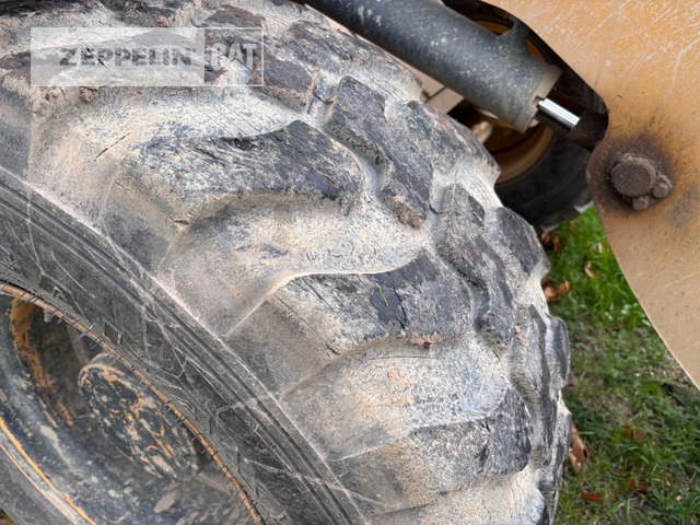 Wheel loader Cat 908H: picture 10