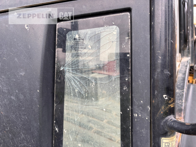 Wheel loader Cat 908H: picture 8