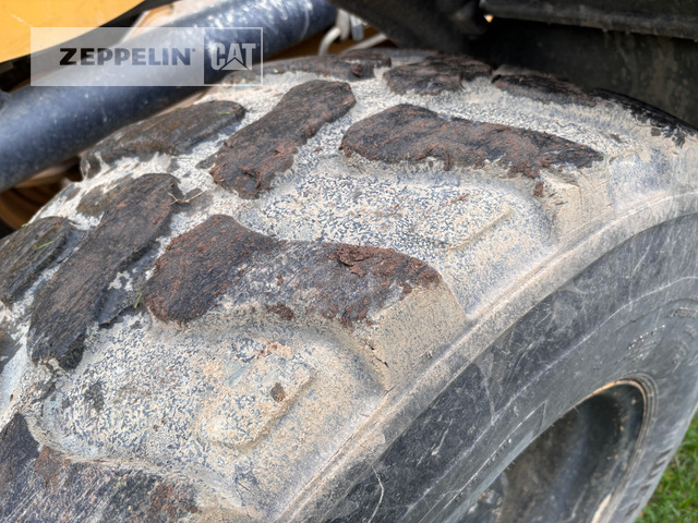 Wheel loader Cat 908H: picture 9