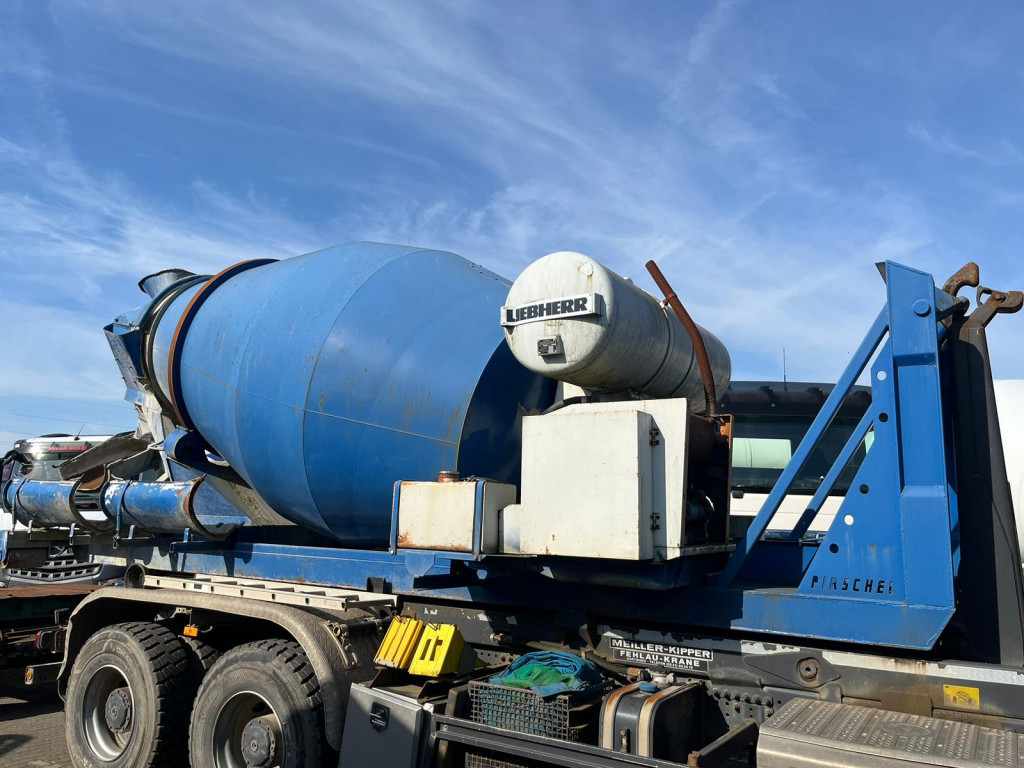 Abrollcontainer Betonmischaufbau mit sep. Motor - Hook lift truck: picture 4 Abrollcontainer Betonmischaufbau mit sep. Motor - Hook lift truck: picture 4