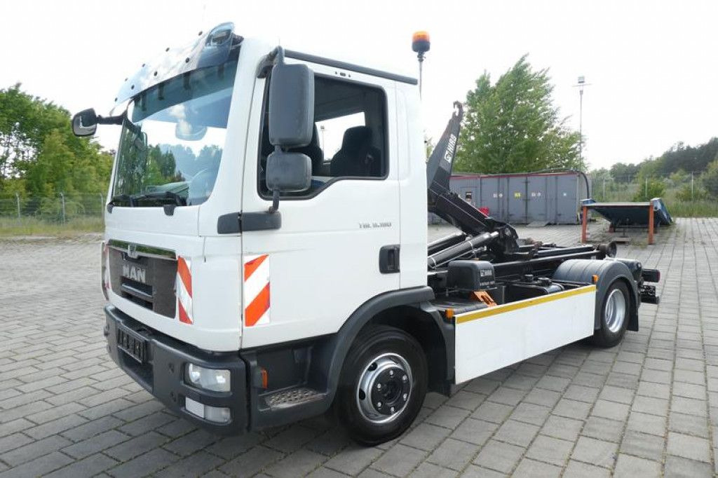 MAN TG-L 8.180 Abrollkipper - Hook lift truck: picture 1 MAN TG-L 8.180 Abrollkipper - Hook lift truck: picture 1