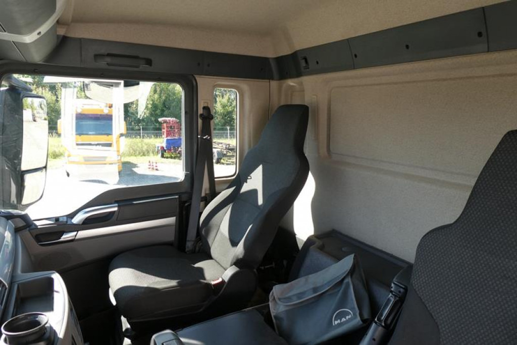 MAN TG-S 35.460 8x6 4 Achs Muldenkipper Meiller 18m³ - Dumper: picture 3 MAN TG-S 35.460 8x6 4 Achs Muldenkipper Meiller 18m³ - Dumper: picture 3