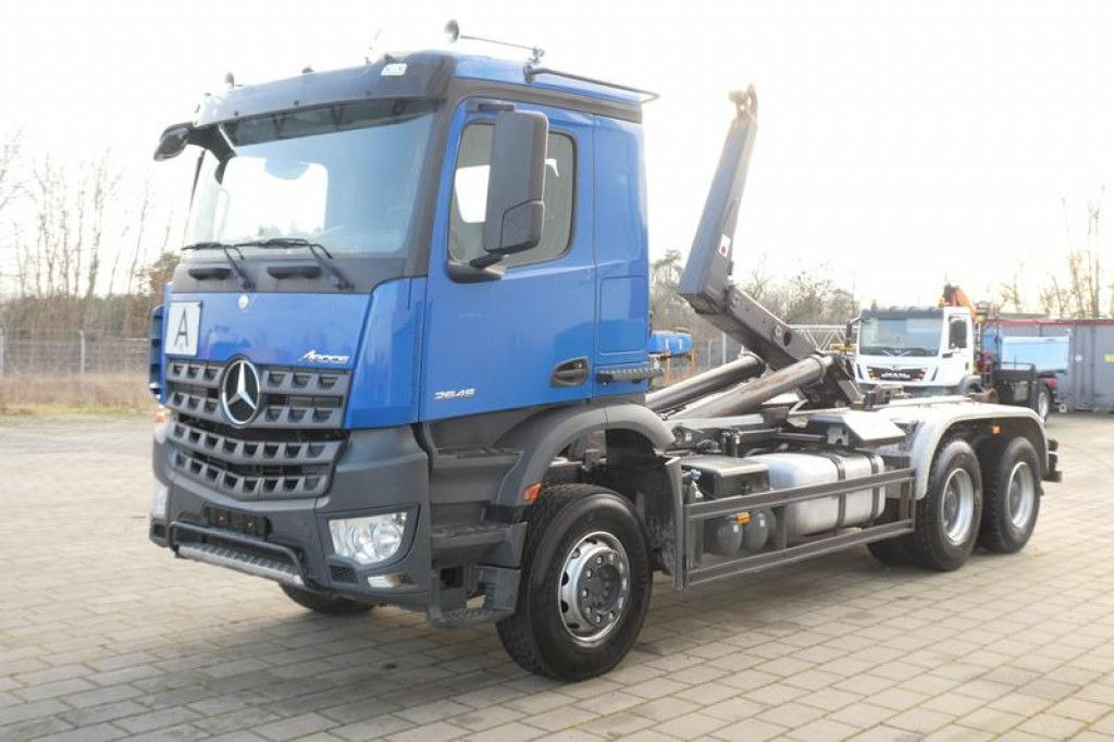 Mercedes-Benz Arocs 2645 K 6x4 Abrollkipper Meiller deutsch to - Hook lift truck: picture 1 Mercedes-Benz Arocs 2645 K 6x4 Abrollkipper Meiller deutsch to - Hook lift truck: picture 1