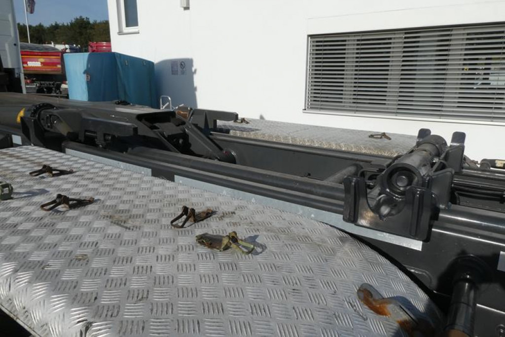 VOLVO (S) Truck FH 460 Abrollkipper Meiller 20.70, Funk - Hook lift truck: picture 2 VOLVO (S) Truck FH 460 Abrollkipper Meiller 20.70, Funk - Hook lift truck: picture 2