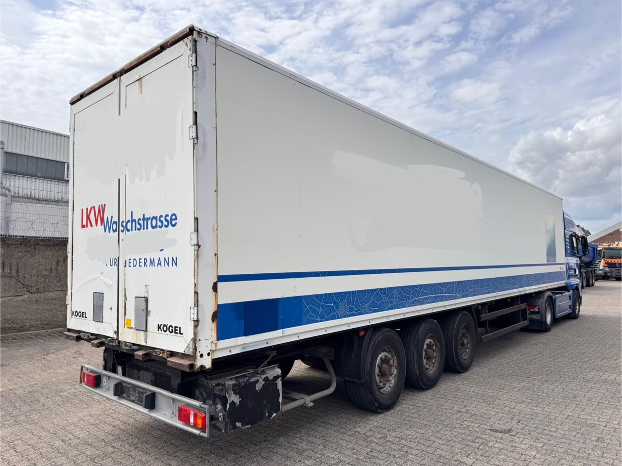 Kögel SPKH 24 Koffer 3-Achser - Closed box semi-trailer: picture 4 Kögel SPKH 24 Koffer 3-Achser - Closed box semi-trailer: picture 4