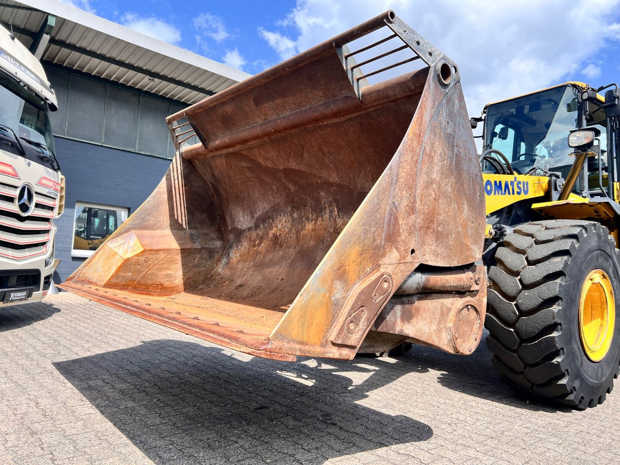 Komatsu WA 380-7 A Hochkippschaufel 4,5m³ Schnellwechsle - Wheel loader: picture 1 Komatsu WA 380-7 A Hochkippschaufel 4,5m³ Schnellwechsle - Wheel loader: picture 1