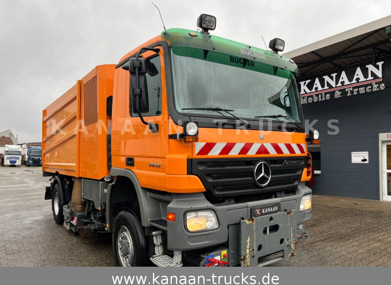 Mercedes-Benz 2032 Actros 4x4 Bucher STKF 9500  AIRPORT  KLIMA - Road sweeper: picture 1 Mercedes-Benz 2032 Actros 4x4 Bucher STKF 9500  AIRPORT  KLIMA - Road sweeper: picture 1