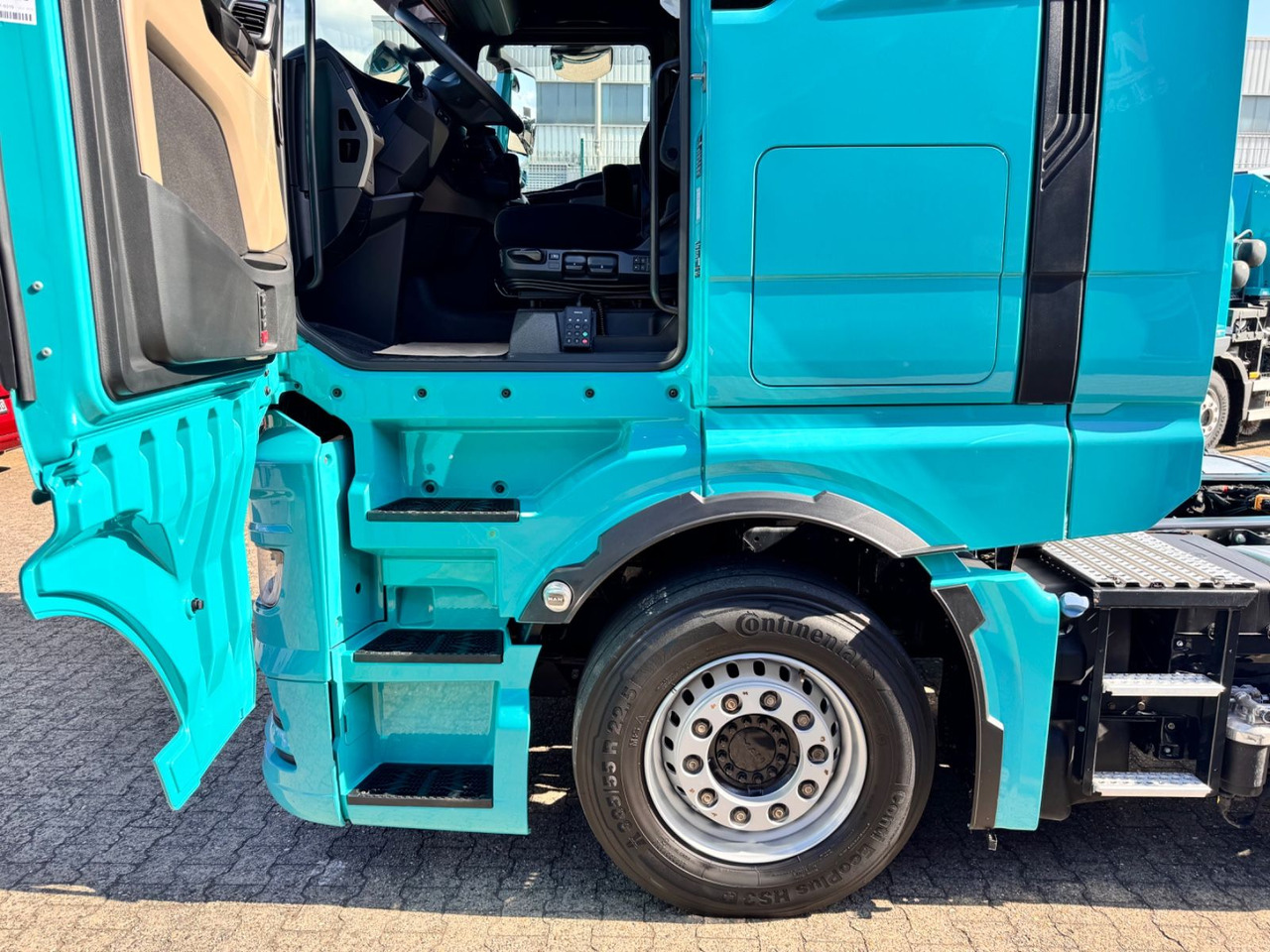 Tractor unit MAN 18.510 TGX 4x2 BL  GX 2x Tanks TOP Ausstattung: picture 8