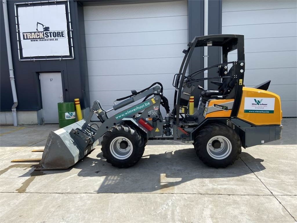 GiANT G2700 Xtra HD (6436) - Compact loader: picture 1 GiANT G2700 Xtra HD (6436) - Compact loader: picture 1