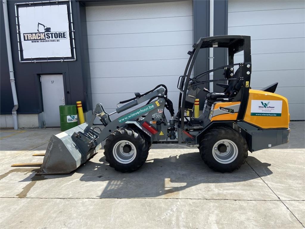 GiANT G2700 Xtra HD (6436)  - Compact loader: picture 1 GiANT G2700 Xtra HD (6436)  - Compact loader: picture 1