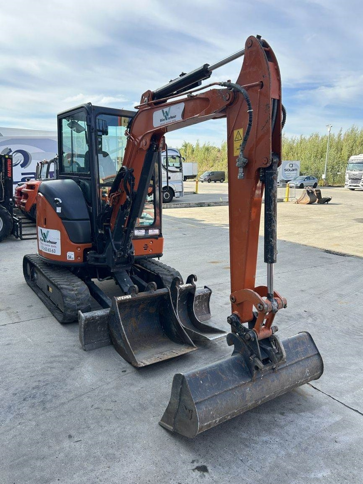 Hitachi ZX33U-6 (7740) - Mini excavator: picture 3 Hitachi ZX33U-6 (7740) - Mini excavator: picture 3