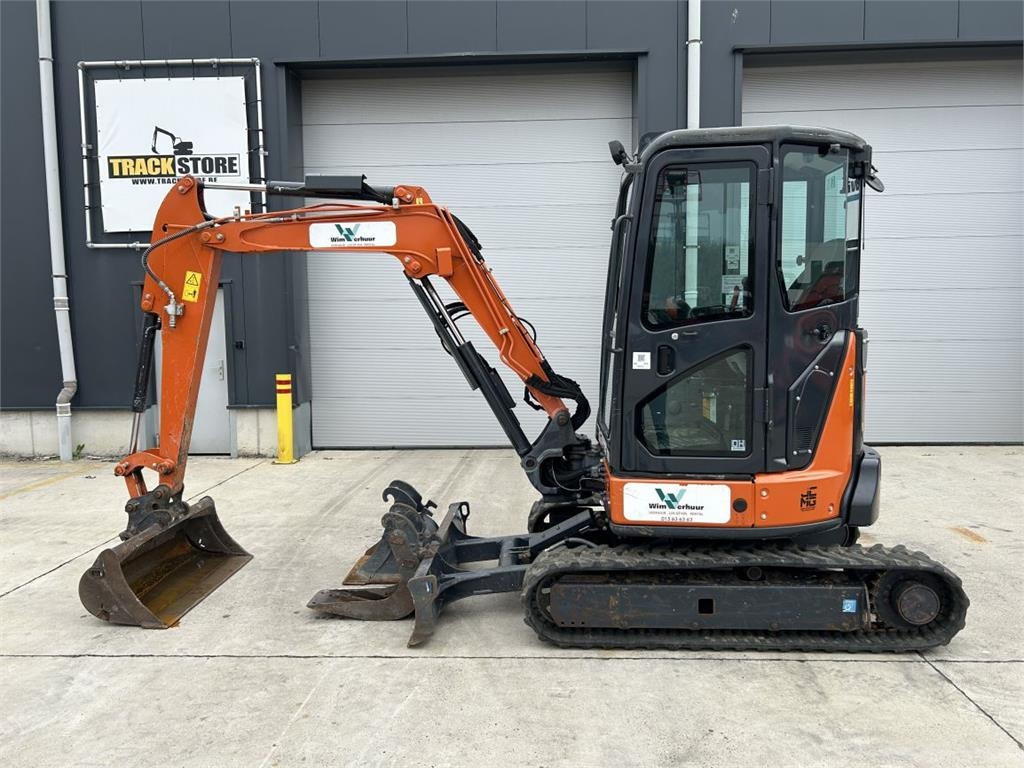Hitachi ZX33U-6 (7789) - Mini excavator: picture 1 Hitachi ZX33U-6 (7789) - Mini excavator: picture 1