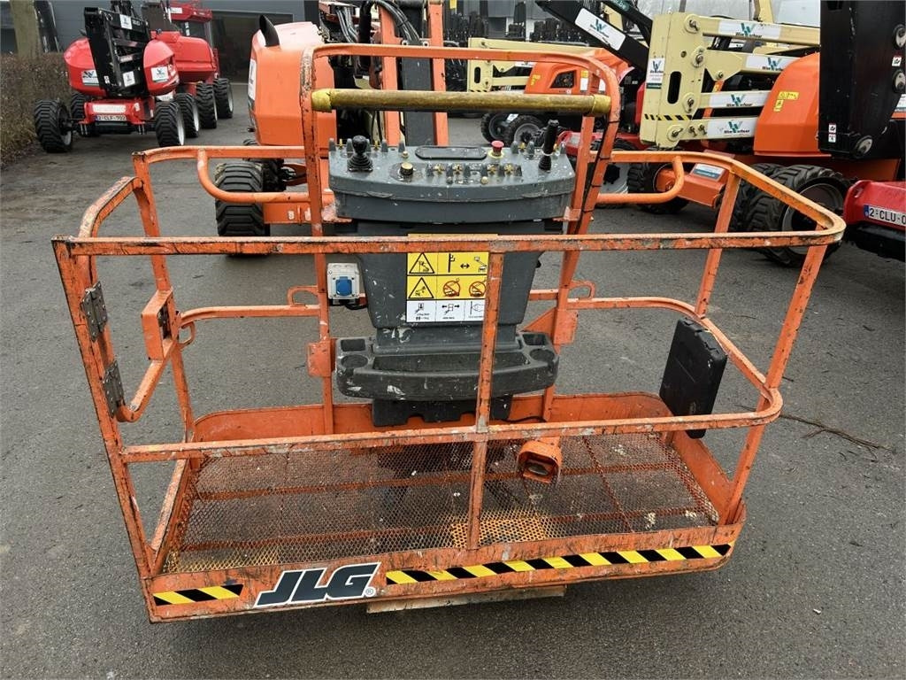 JLG 520AJ (2633) - Articulated boom: picture 5 JLG 520AJ (2633) - Articulated boom: picture 5