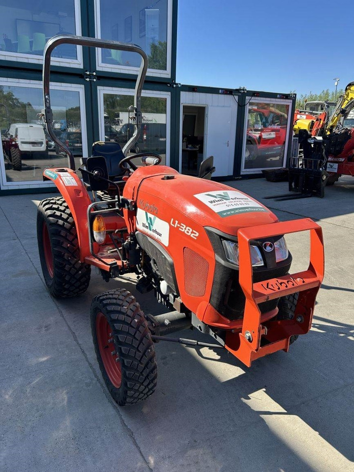 Kubota L1-382 (5283) - Municipal tractor: picture 3 Kubota L1-382 (5283) - Municipal tractor: picture 3