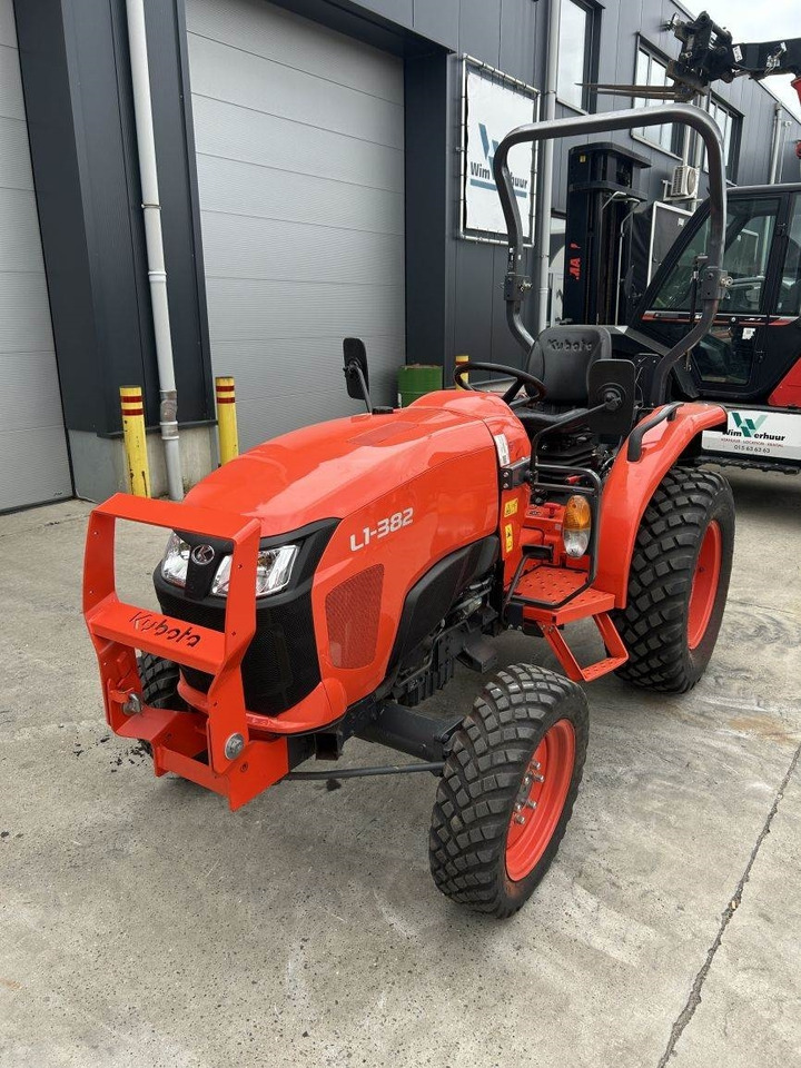 Kubota L1-382 (7325) - Municipal tractor: picture 5 Kubota L1-382 (7325) - Municipal tractor: picture 5