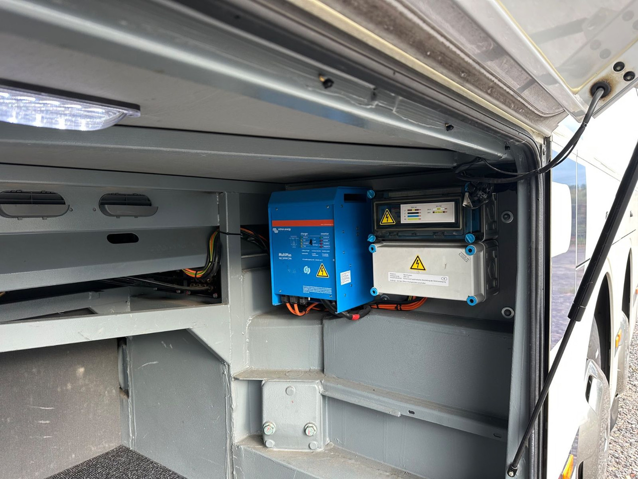 Mercedes-Benz Tourismo O350 17 RHD-L (60 Sitze*341.tKM*DE*TOP) - Coach: picture 5 Mercedes-Benz Tourismo O350 17 RHD-L (60 Sitze*341.tKM*DE*TOP) - Coach: picture 5